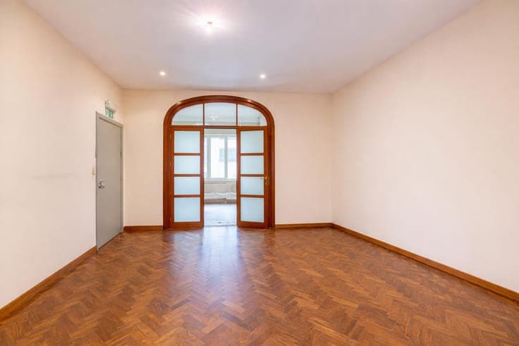 Mixed-use house with 3-bed duplex, garden & garage