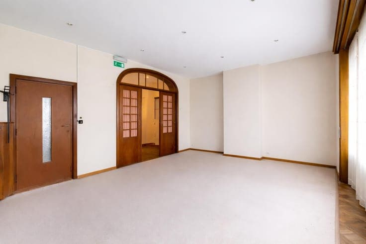 Mixed-use house with 3-bed duplex, garden & garage