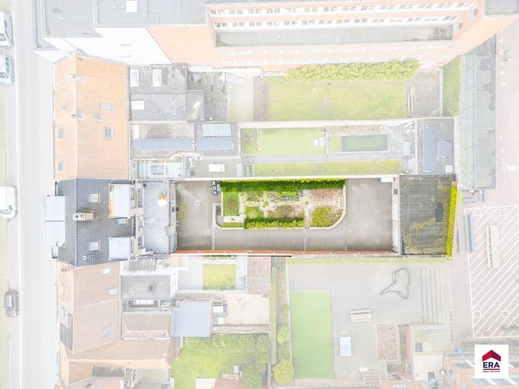 Investment property with 2 flats and garages