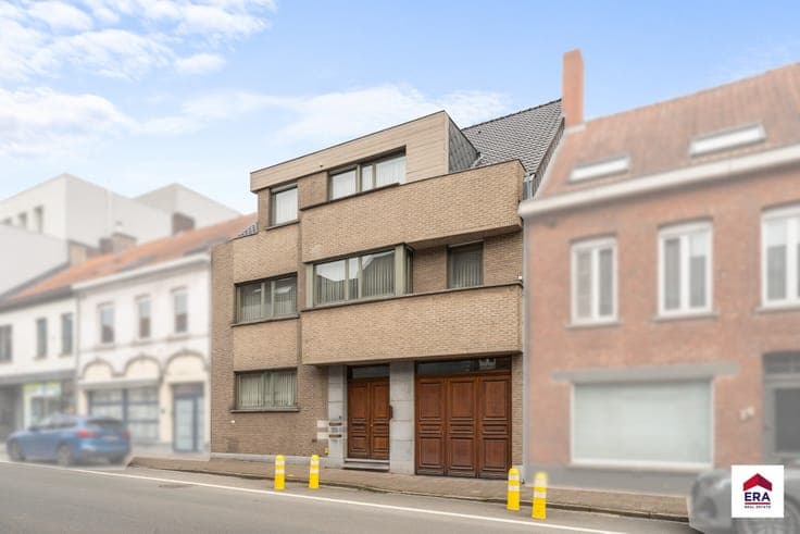 Investment property with 2 flats and garages