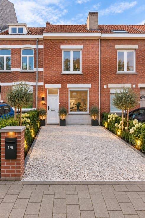 Te renoveren, centraal gelegen woning met 2 slaapkamers (...