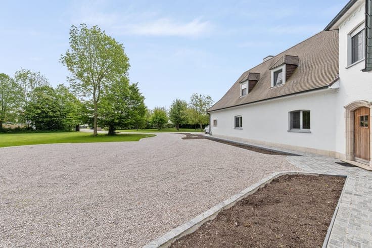 Prachtig gerenoveerd landhuis met paardenstallen, zwemvij...