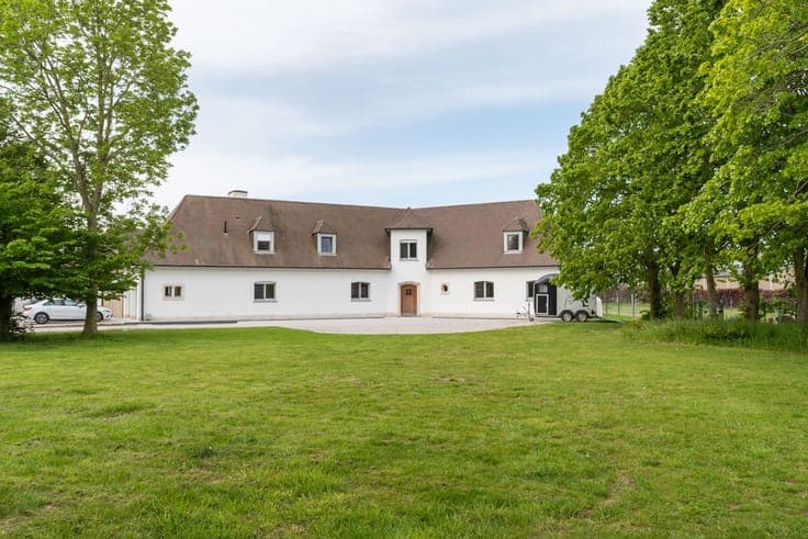 Prachtig gerenoveerd landhuis met paardenstallen, zwemvij...