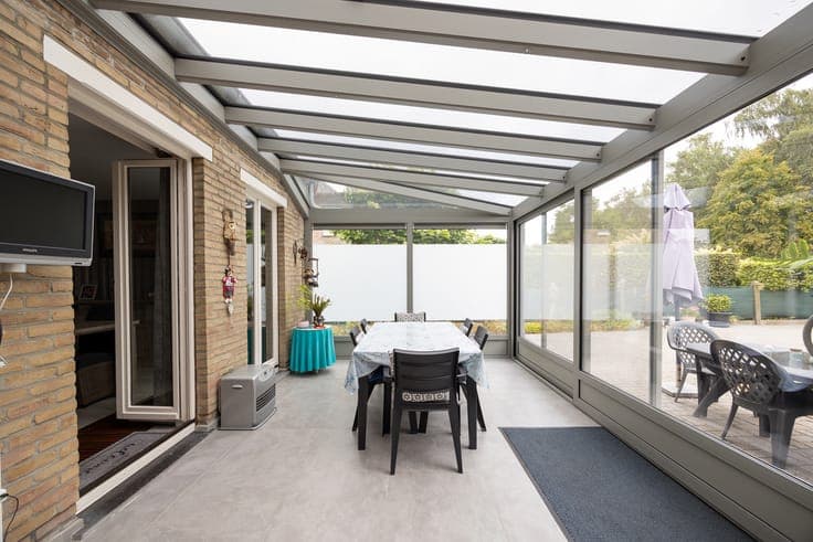 Single-storey home with 4 bedrooms and spacious garden