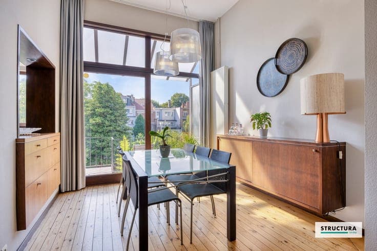 Ruime en lichtrijke woning met een aangename zuidgerichte tu