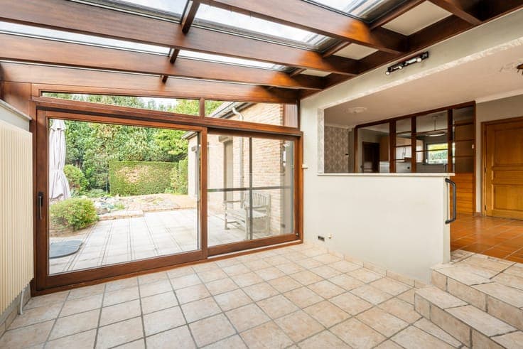 Detached house with surprisingly spacious layout and much p