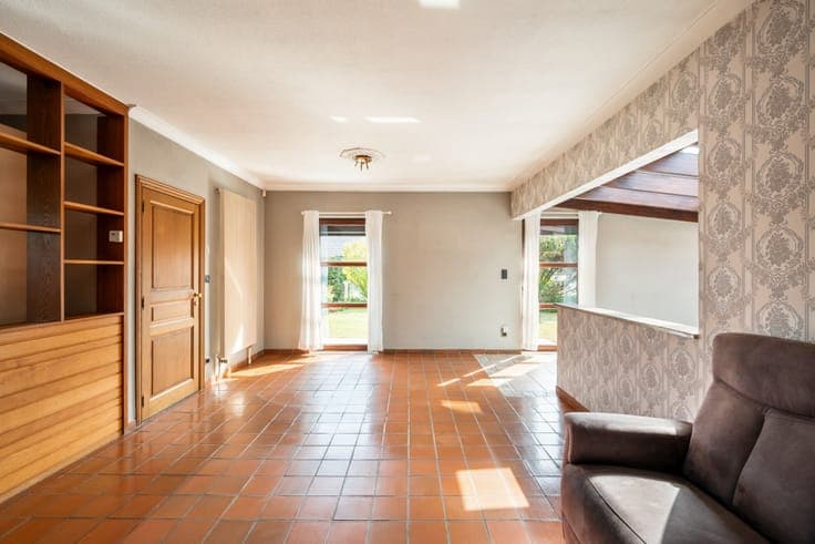 Detached house with surprisingly spacious layout and much p