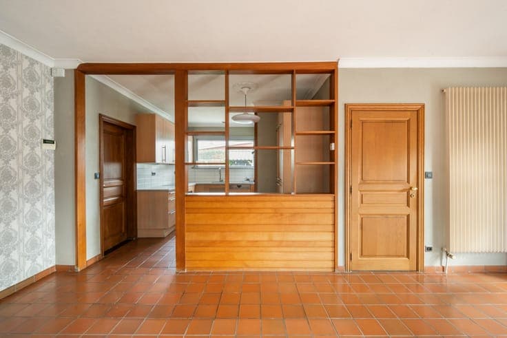 Detached house with surprisingly spacious layout and much p