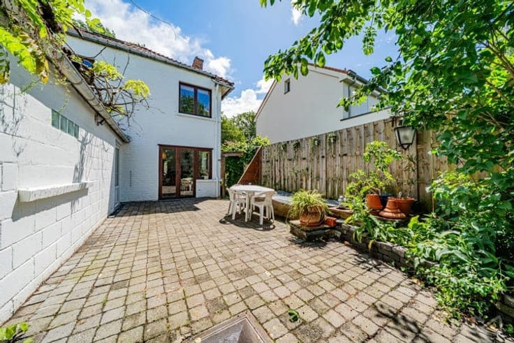 Dion - Three-bedroom house with garden