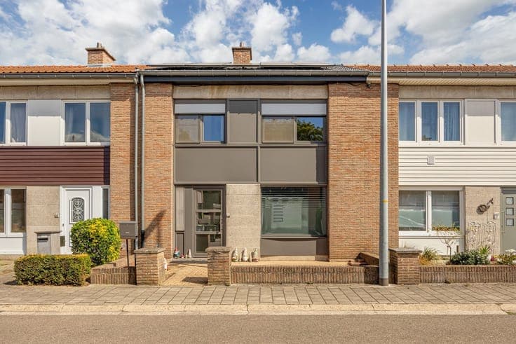 Gerenoveerde woning in doodlopende straat!