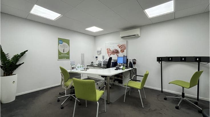Opbrengsteigendom met handel en 2 appartementen te koop i...