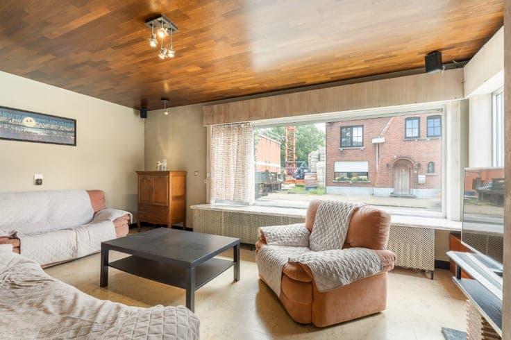 Single-storey house with 4 bedrooms and a sunny garden