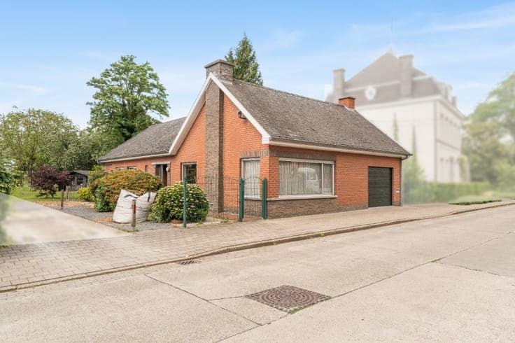 Single-storey house with 4 bedrooms and a sunny garden