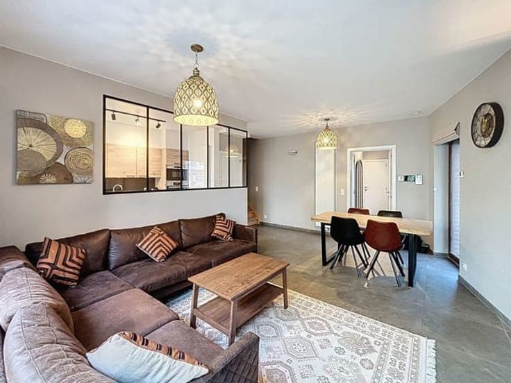 STUNNING 5-BEDROOM HOUSE WITH GARDEN