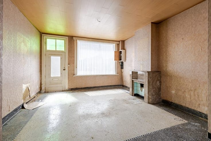 Te renoveren woning met grote tuin en garage te Haaltert