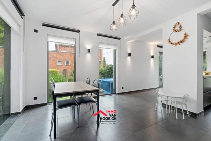 Totaal vernieuwde instapklare woning OB - Lokeren Heieinde.