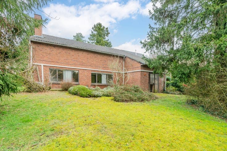 Spacious, bright living in prime Alsemberg location