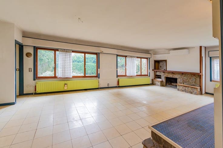 Spacious, bright living in prime Alsemberg location