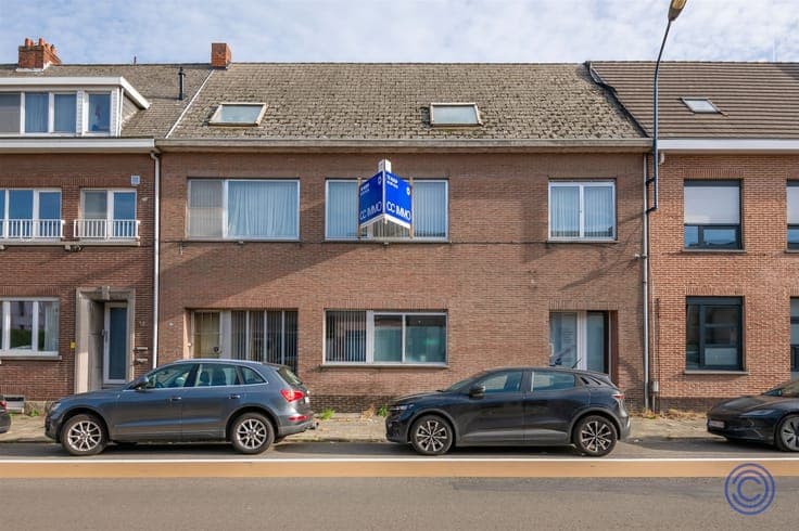 Gebouw ca. 420m² met verschillende ontwikkelingsmogelijkhede