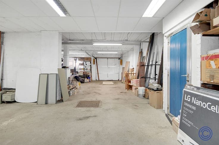 Gebouw ca. 420m² met verschillende ontwikkelingsmogelijkhede
