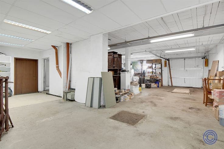 Gebouw ca. 420m² met verschillende ontwikkelingsmogelijkhede