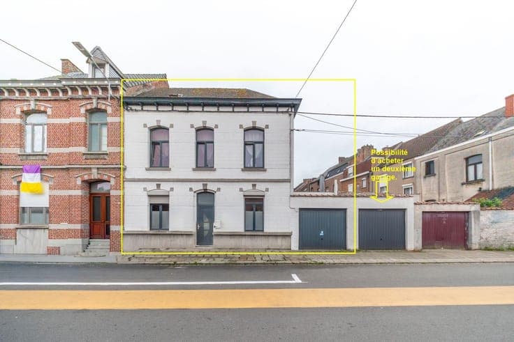 habitation 3 façades , 3 chambres,avec 1 garage et une cour