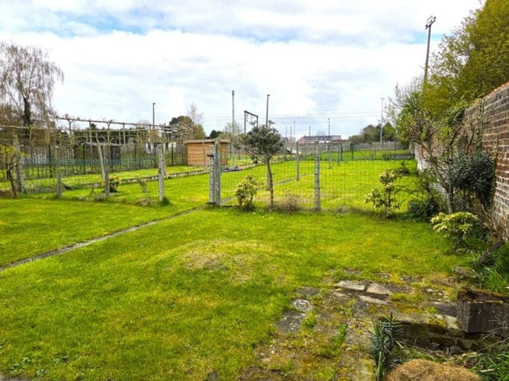 WSB-Immo: Spacious character home with garden & garage