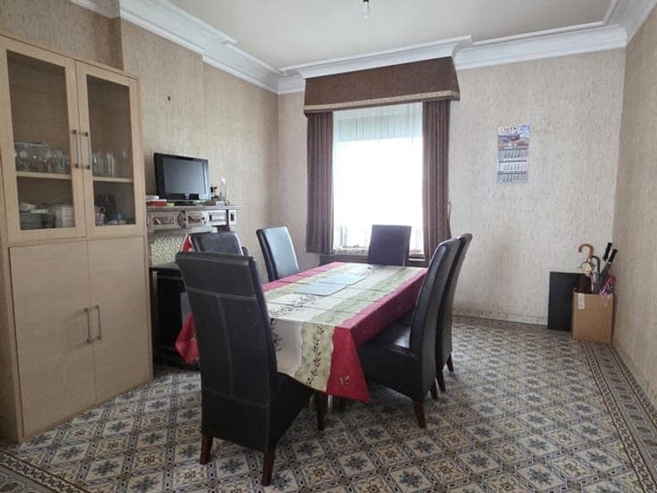 WSB-Immo: Spacious character home with garden & garage