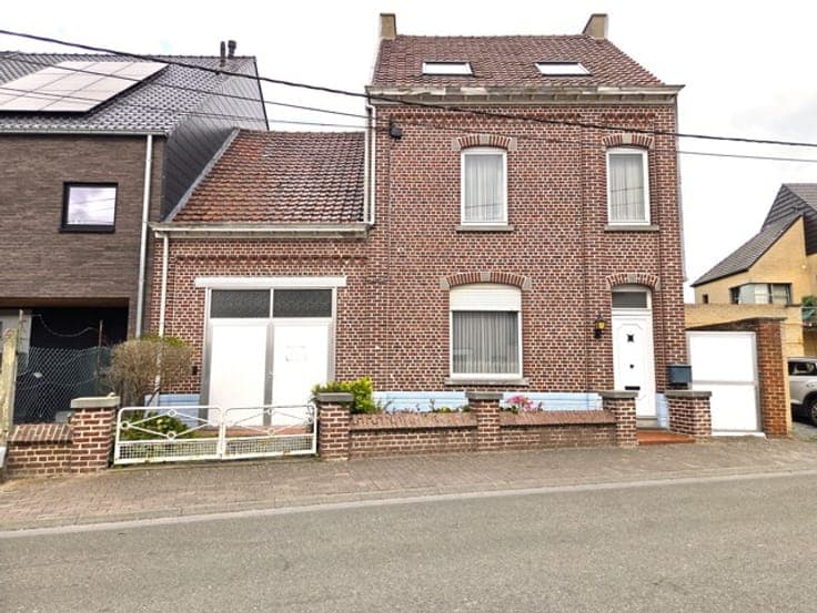 WSB-Immo: Spacious character home with garden & garage