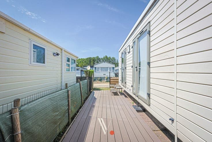 Zeer recente chalet met 3 slaapkamers en staanplaats in D...