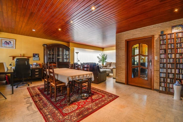 A home in need of renovation with potential in Onze-Lieve-Vr