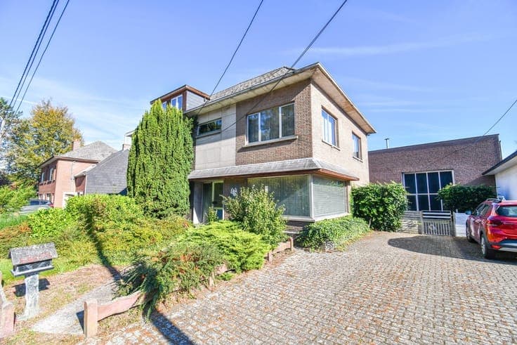 A home in need of renovation with potential in Onze-Lieve-Vr