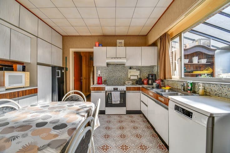 A home in need of renovation with potential in Onze-Lieve-Vr