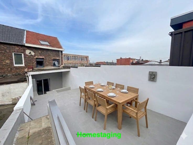 Three-sided house ideal for a first purchase or investment