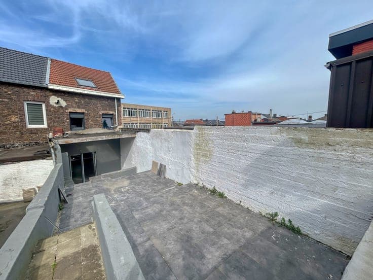 Three-sided house ideal for a first purchase or investment