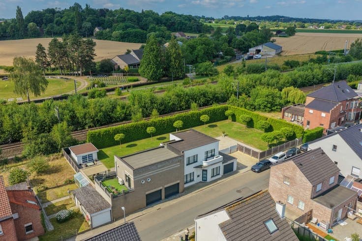 Spacious Multifunctional Home with Adjacent Building Plot