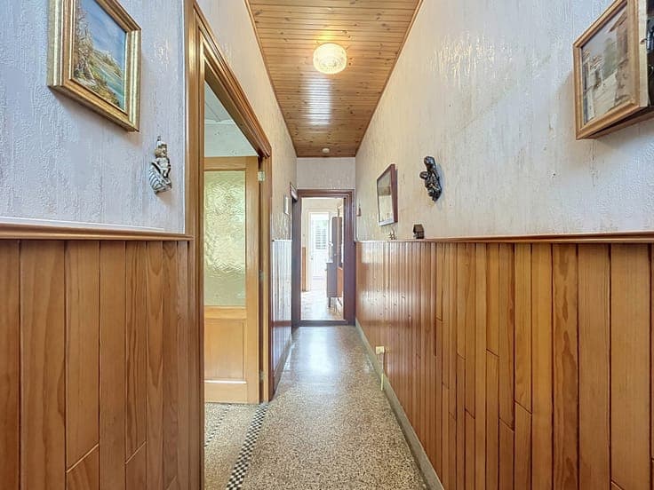 Maison à rénover, 2 chambres, cour, jardin