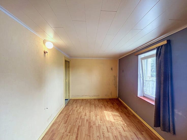 Maison à rénover, 2 chambres, cour, jardin
