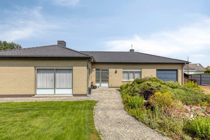 Nabij het dorp gelegen VERZORGDE OP TE FRISSEN BUNGALOW m...