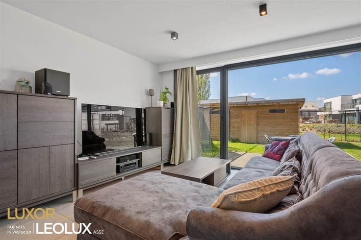 2% registration possible! Spacious 3-bedroom home.