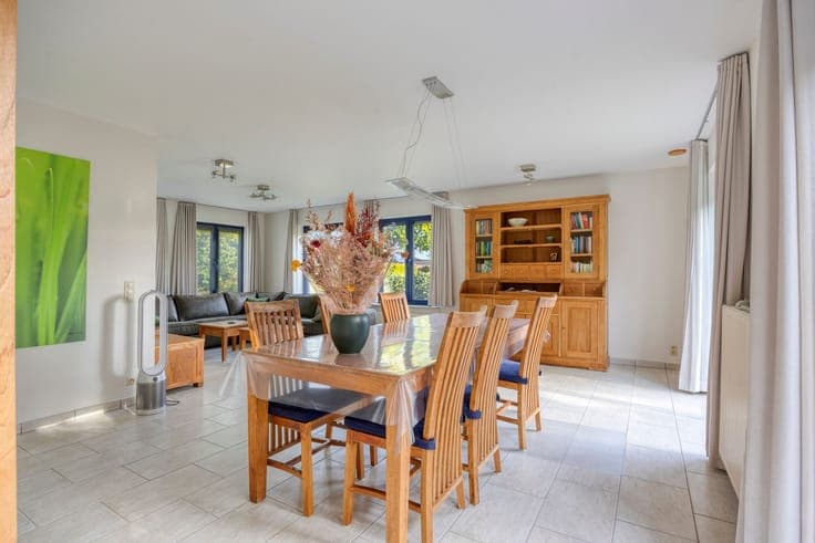 Spacious 5-bedroom home on 10a76 in Hasselt