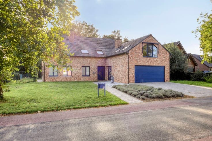 Spacious 5-bedroom home on 10a76 in Hasselt