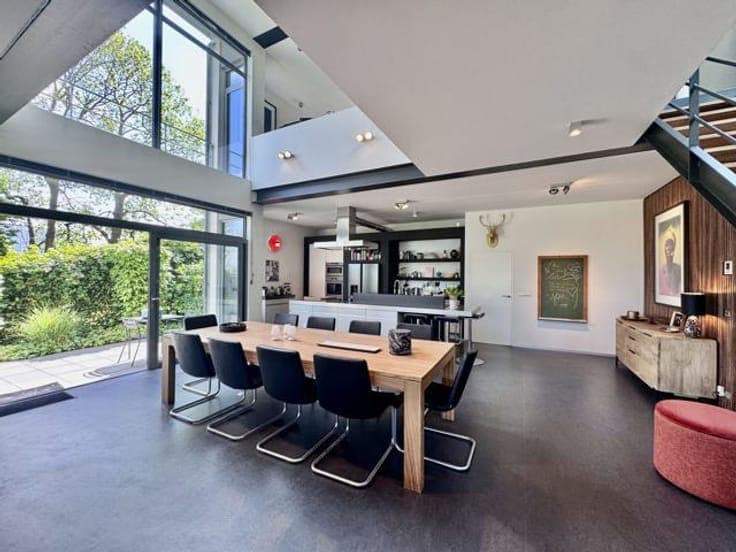 Villa 430 m² (4 bedrooms/3 bathrooms/office/pool) / 13.75 a