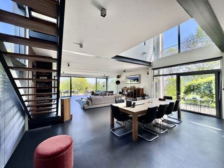 Villa 430 m² (4 bedrooms/3 bathrooms/office/pool) / 13.75 a