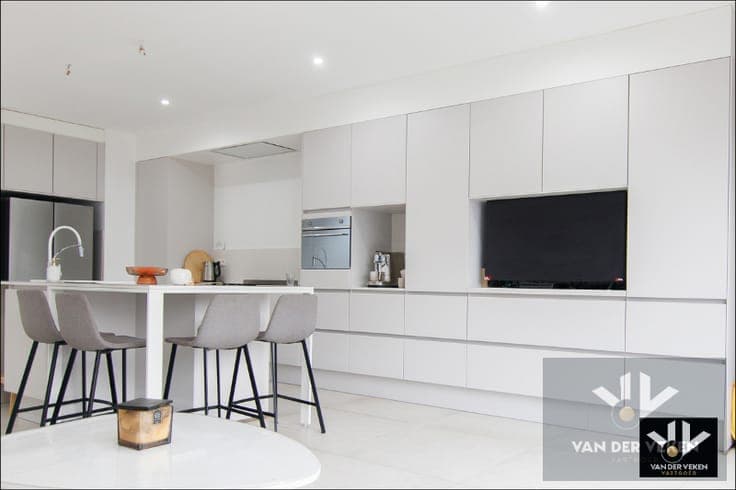 Voll gerenoveerde woning met 5 slpk 3 badk