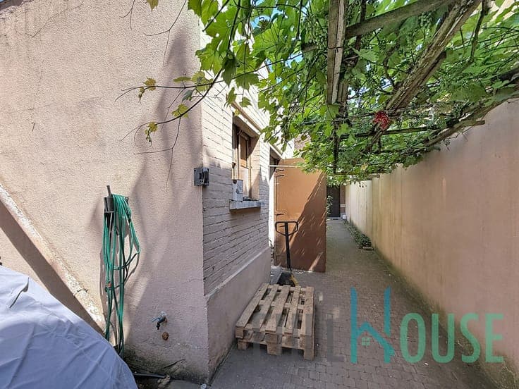 Investment property + rear house