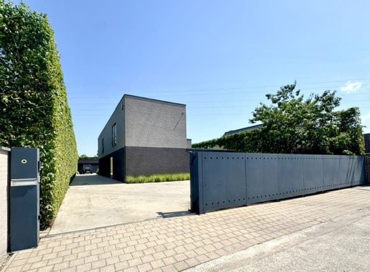 MODERNE VILLA | 1.027 M²