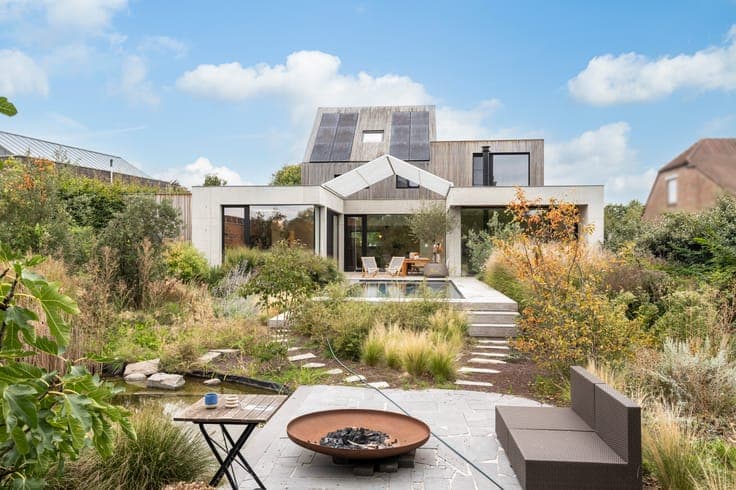 Architect-designed villa where light meets nature