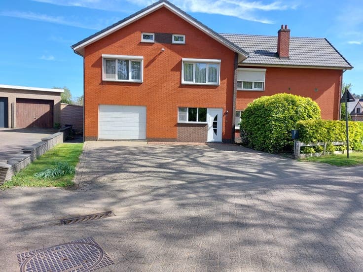 Family home with garden and 4 bedrooms for sale in Brecht