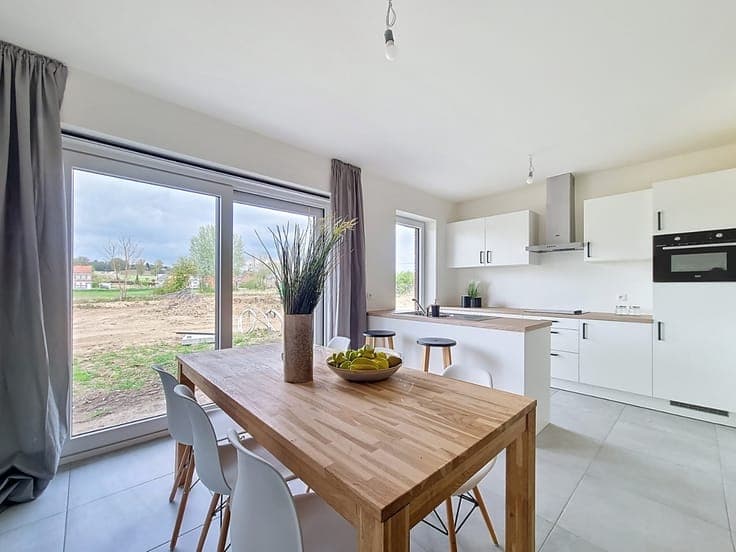 Volledig afgewerkte nieuwbouwwoning tot in de zolderkamer